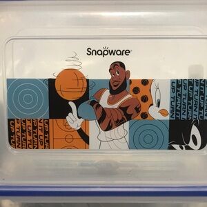 NEW  2 piece Snapware  SPACE JAM Plastic Food Storage NWT  2 piece Set